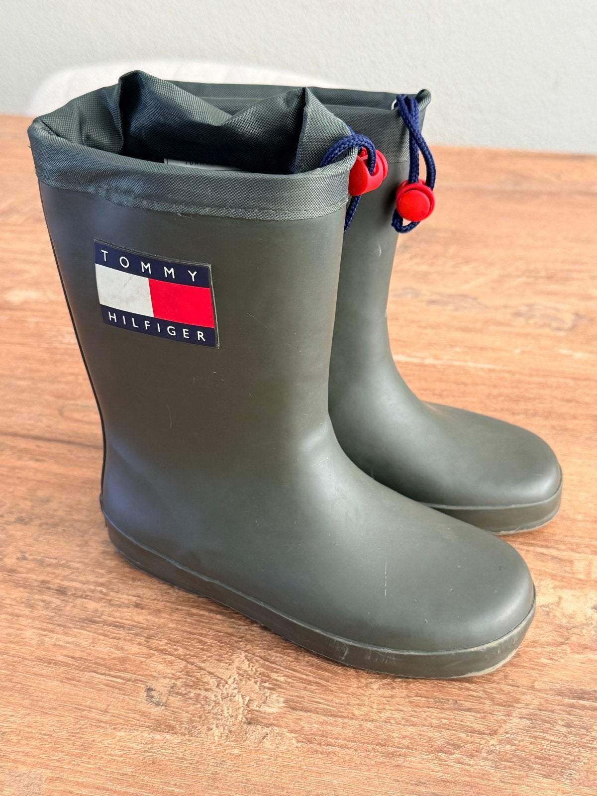 Tommy Hilfiger regenlaarzen maat 30, Ophalen of Verzenden, Gebruikt, Jongen of Meisje, Laarzen