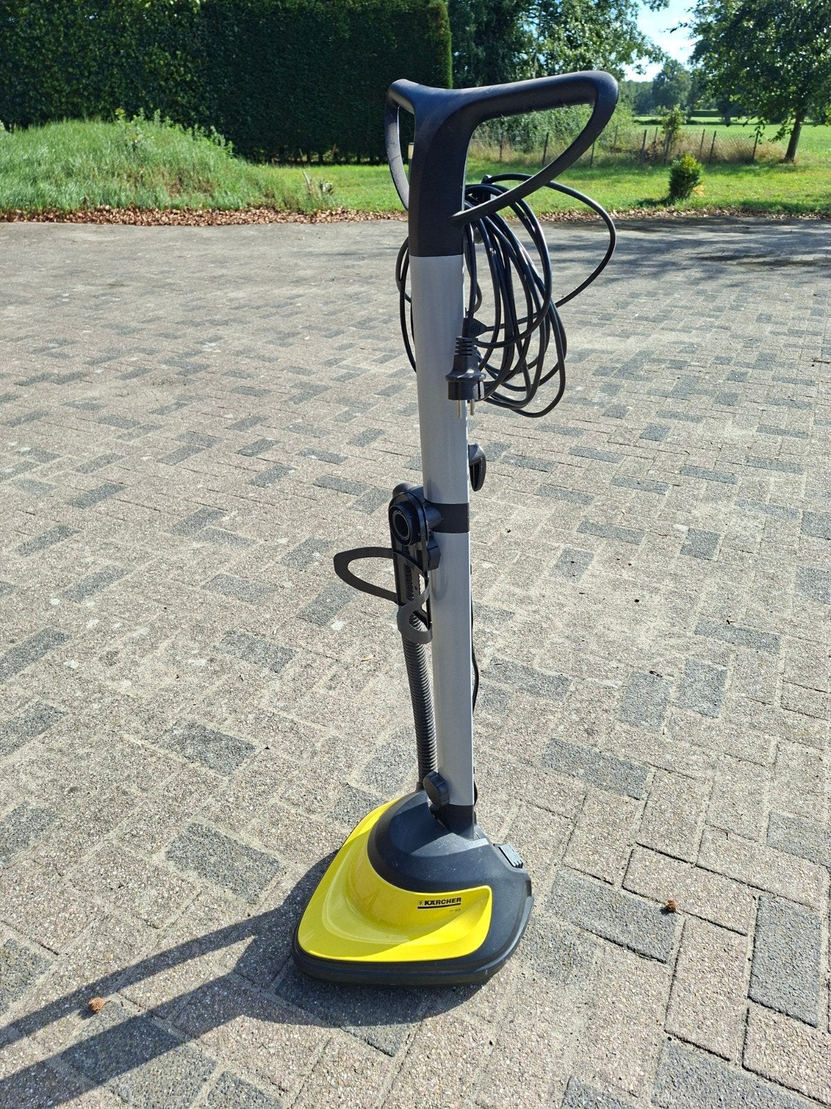 Kärcher FP 303 Vloerpoetsmachine - Zo goed als nieuw, Kärcher, Zo goed als nieuw, Vloerreiniger, Geschikt voor harde vloeren