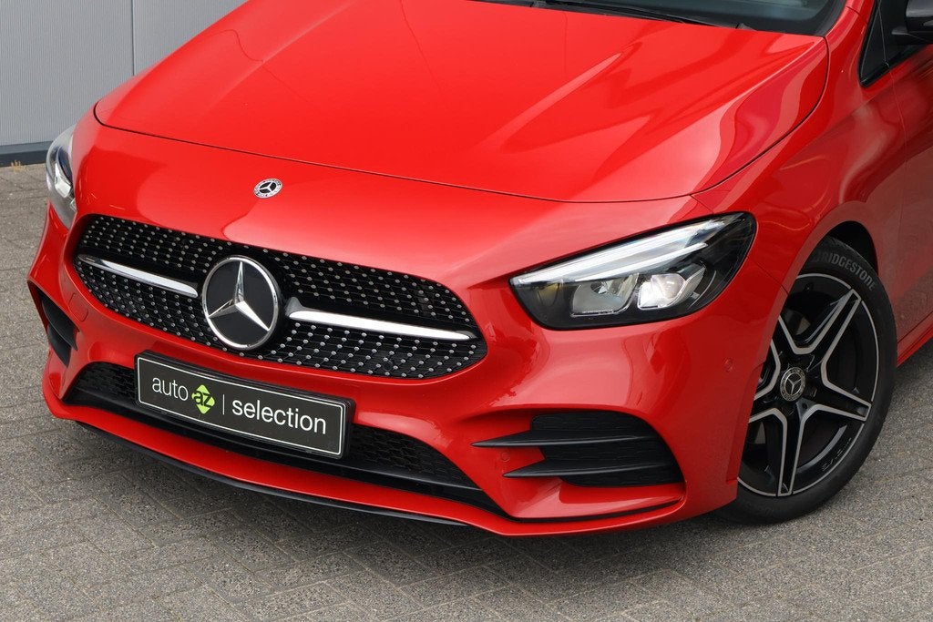 Mercedes-Benz B-klasse 180 Business Solution AMG / Pano, Auto's, Mercedes-Benz, 136 pk, Gebruikt, 4 cilinders, 700 kg