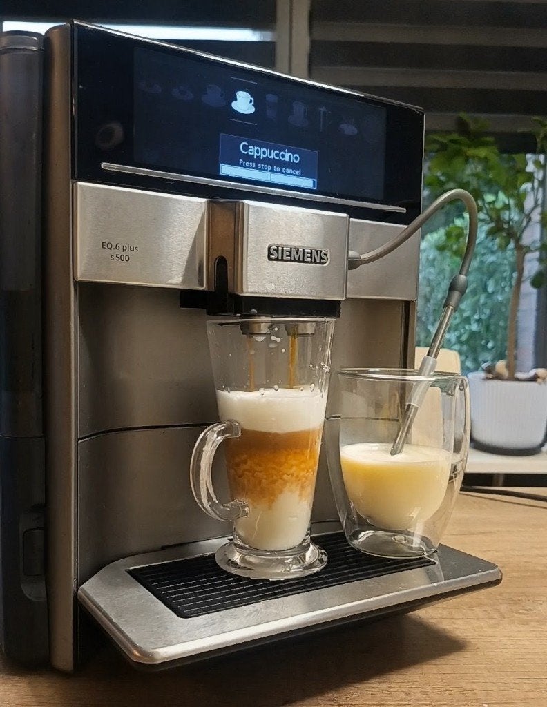 Siemens EQ.6 Gereviseerd!, Afneembaar waterreservoir, Ophalen of Verzenden, 2 tot 4 kopjes, Gemalen koffie