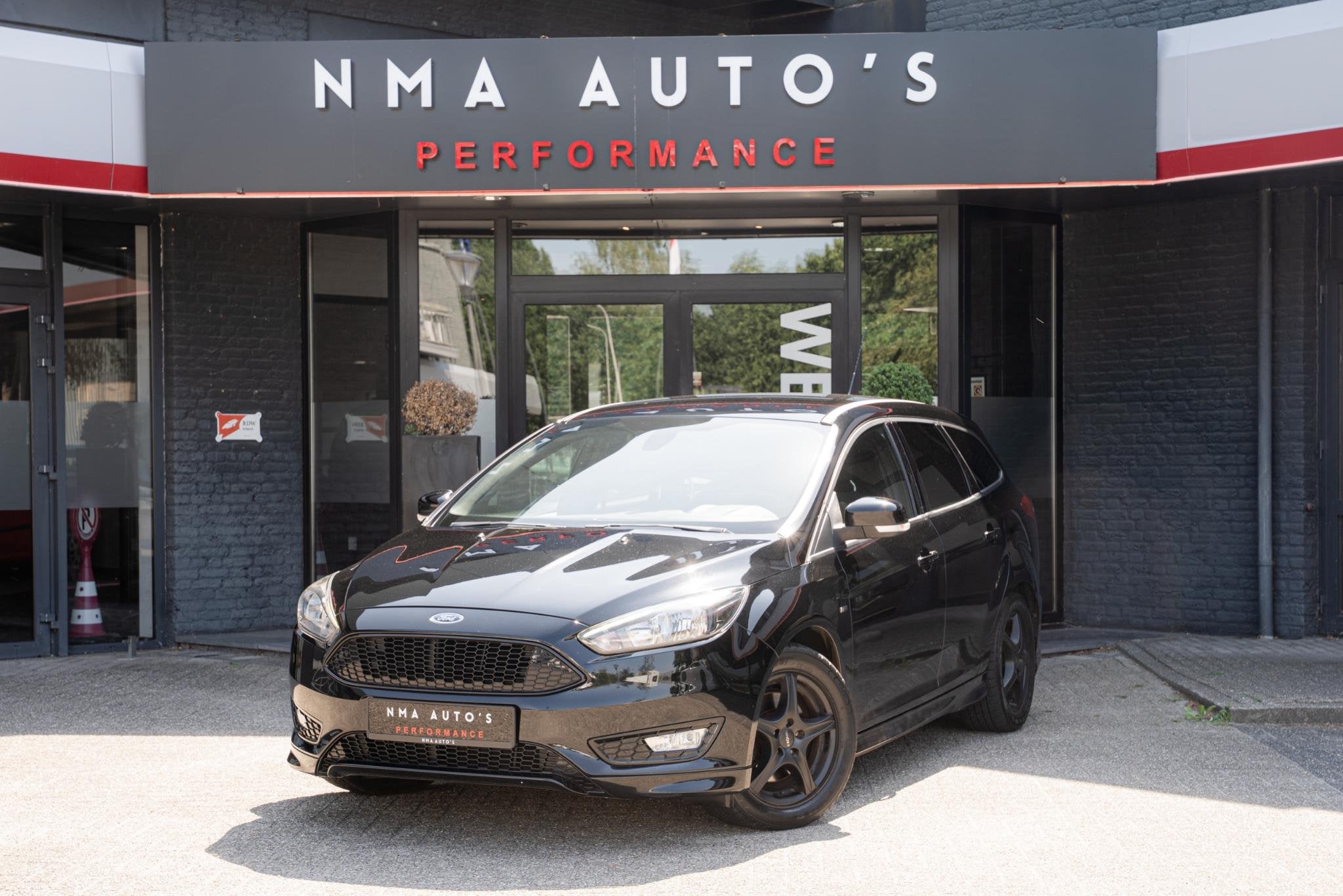 Ford Focus Wagon 1.5 ST-Line BLACK ON BLACK/CRUISE/AIRCO/FAC, Auto's, Ford, Stof, Euro 6, 4 cilinders, 150 pk