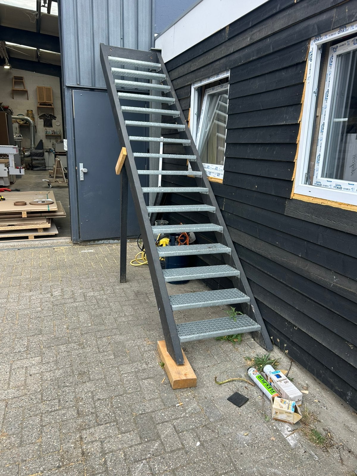 Roostertrede 230x700mm 16st, Ophalen of Verzenden, Zo goed als nieuw
