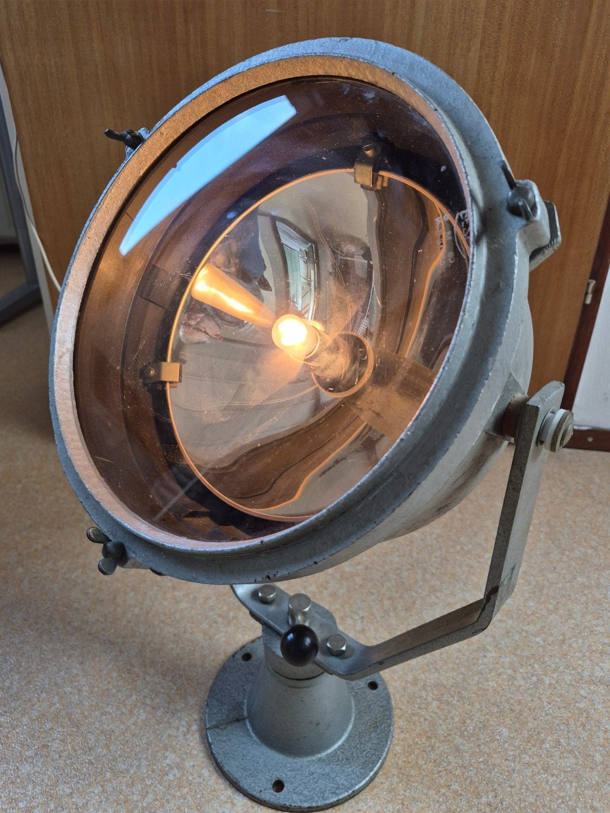 Vintage Scheepszoeklicht / Dekschijnwerper 220V, Antiek en Kunst, Ophalen
