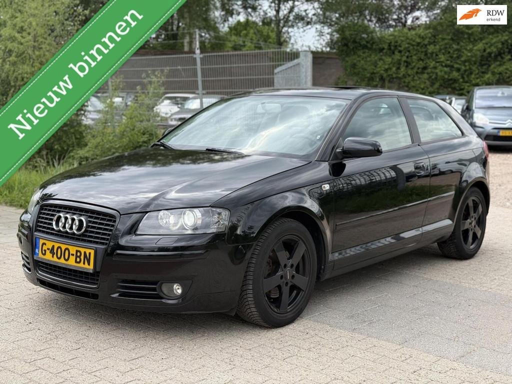 Audi A3 1.8 TFSI Attraction Pano Airco Xenon Stoelverwarming, Auto's, Audi, Voorwielaandrijving, 4 cilinders, Leder en Stof, Zwart