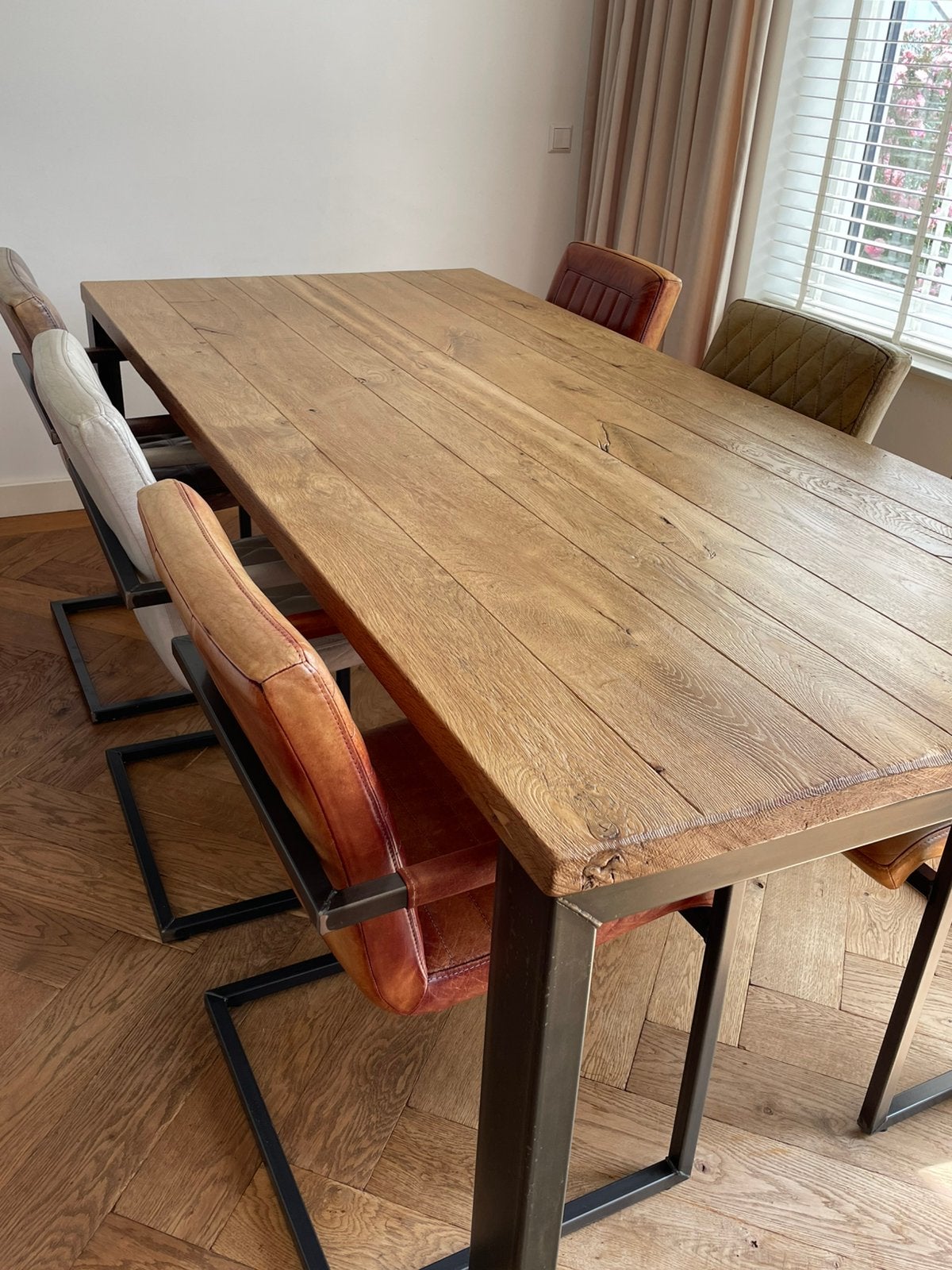 Massief eikenhouten eettafel met 6 leren stoelen, Ophalen, Zo goed als nieuw