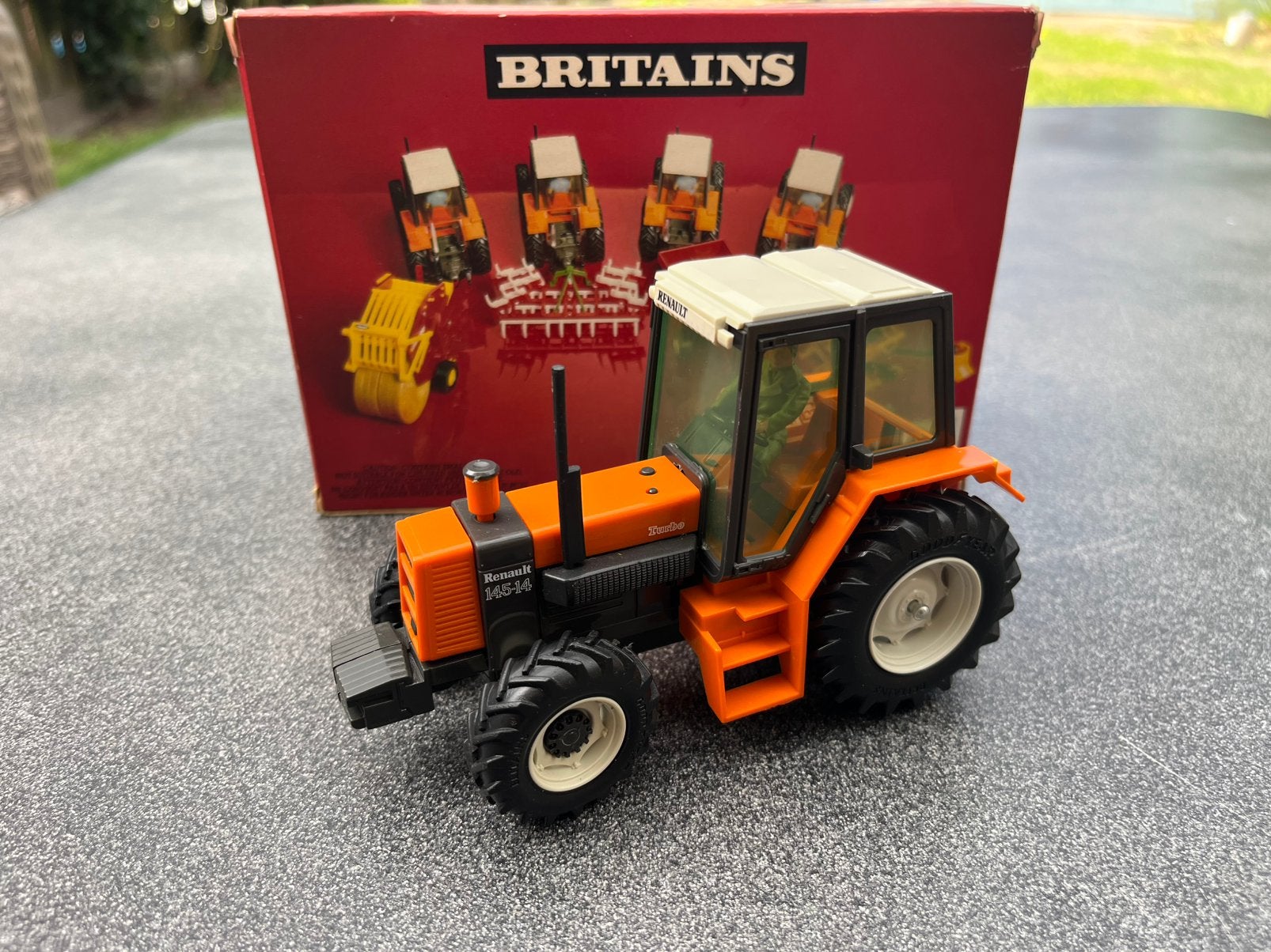 Renault TX 145-14 trekker Britains 9518, Ophalen of Verzenden, Nieuw, Tractor of Landbouw, Britains