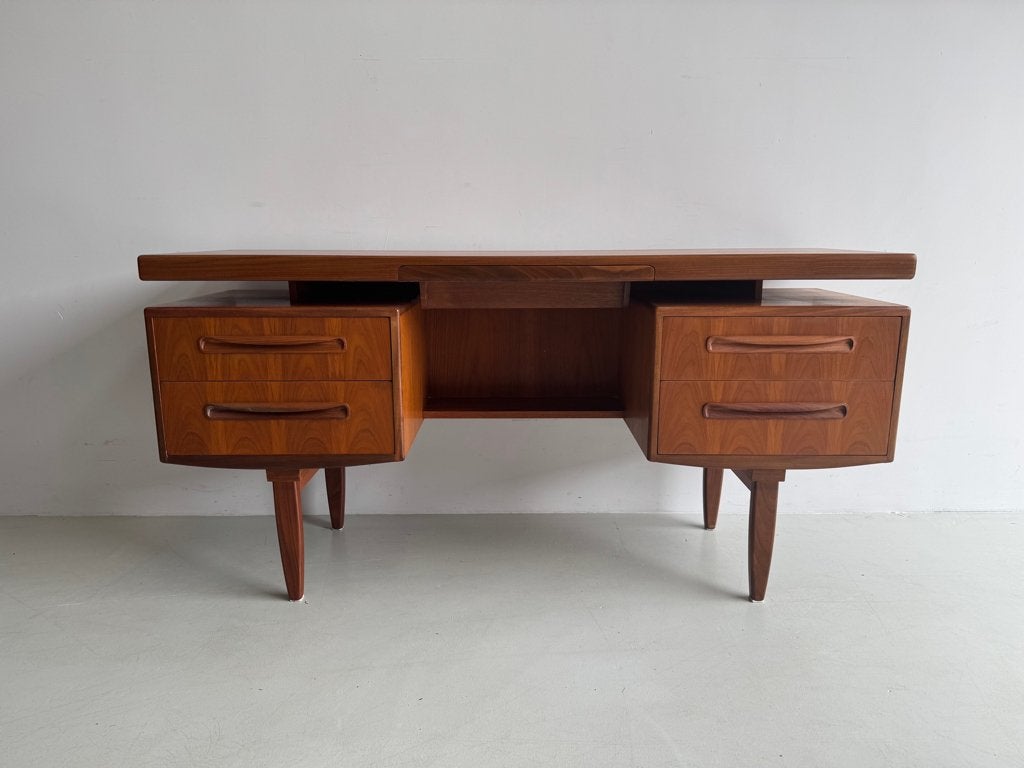 Vintage bureau van G-Plan by V.Wilkins., Verzenden, Zo goed als nieuw