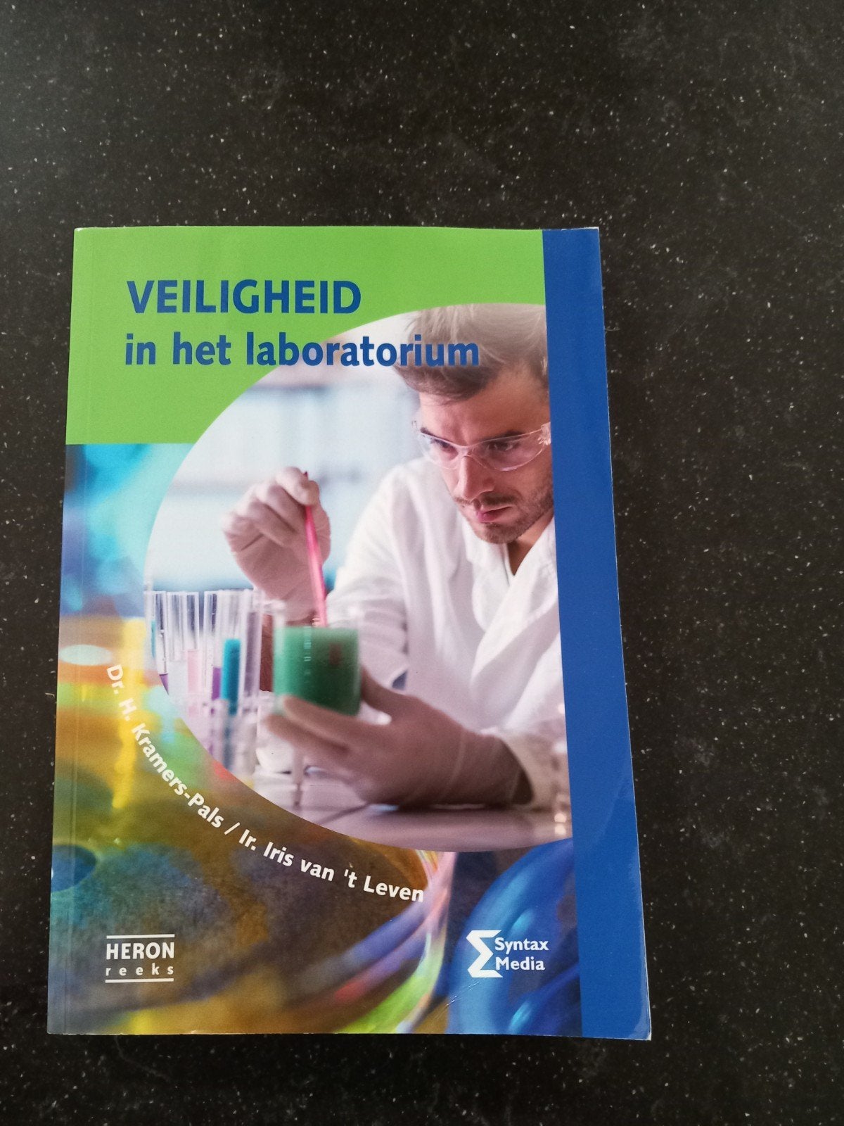 H. Kramers-Pals - Veiligheid in het laboratorium, Ophalen of Verzenden, Zo goed als nieuw, H. Kramers-Pals; I. van 't Leven, Nederlands