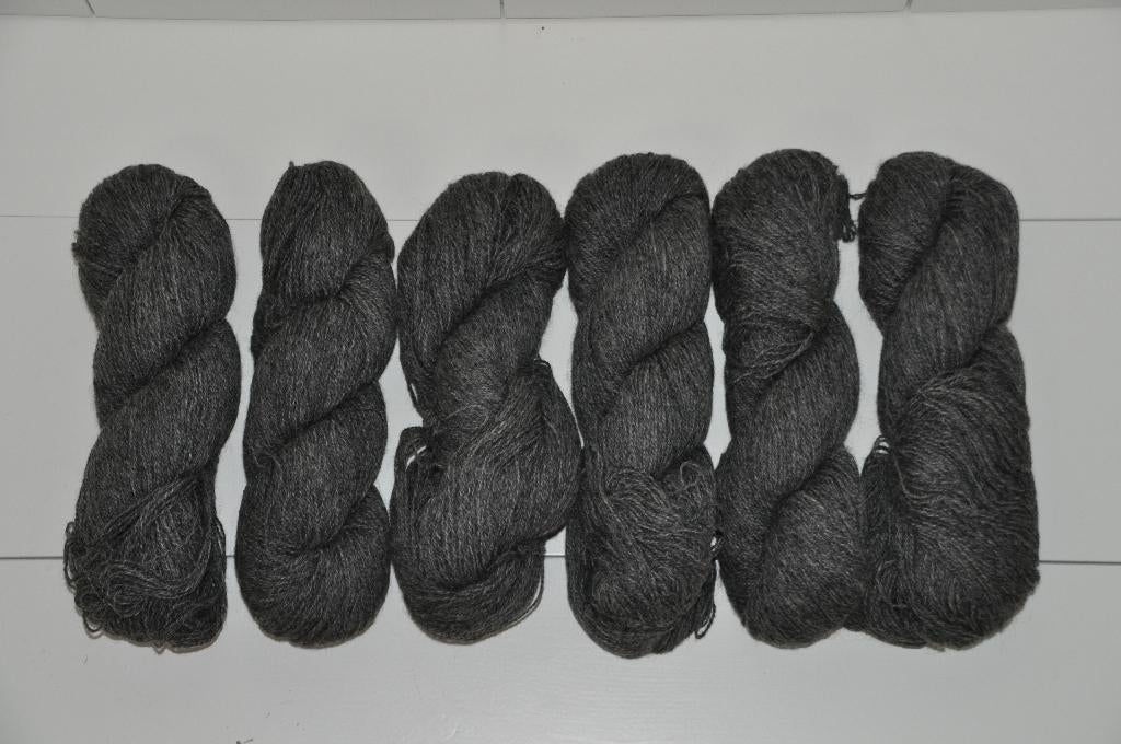 Weefgaren 100% Zweedse wol 600 gr 6 strengen donkergrijs, Ophalen of Verzenden, Nieuw