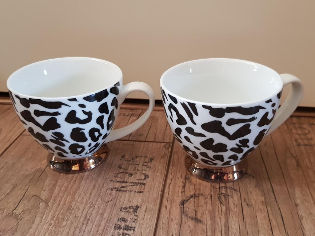 tijgerprint / 2 grote mokken soepkommen nieuw, Huis en Inrichting, Keuken | Servies, Ophalen of Verzenden, Nieuw