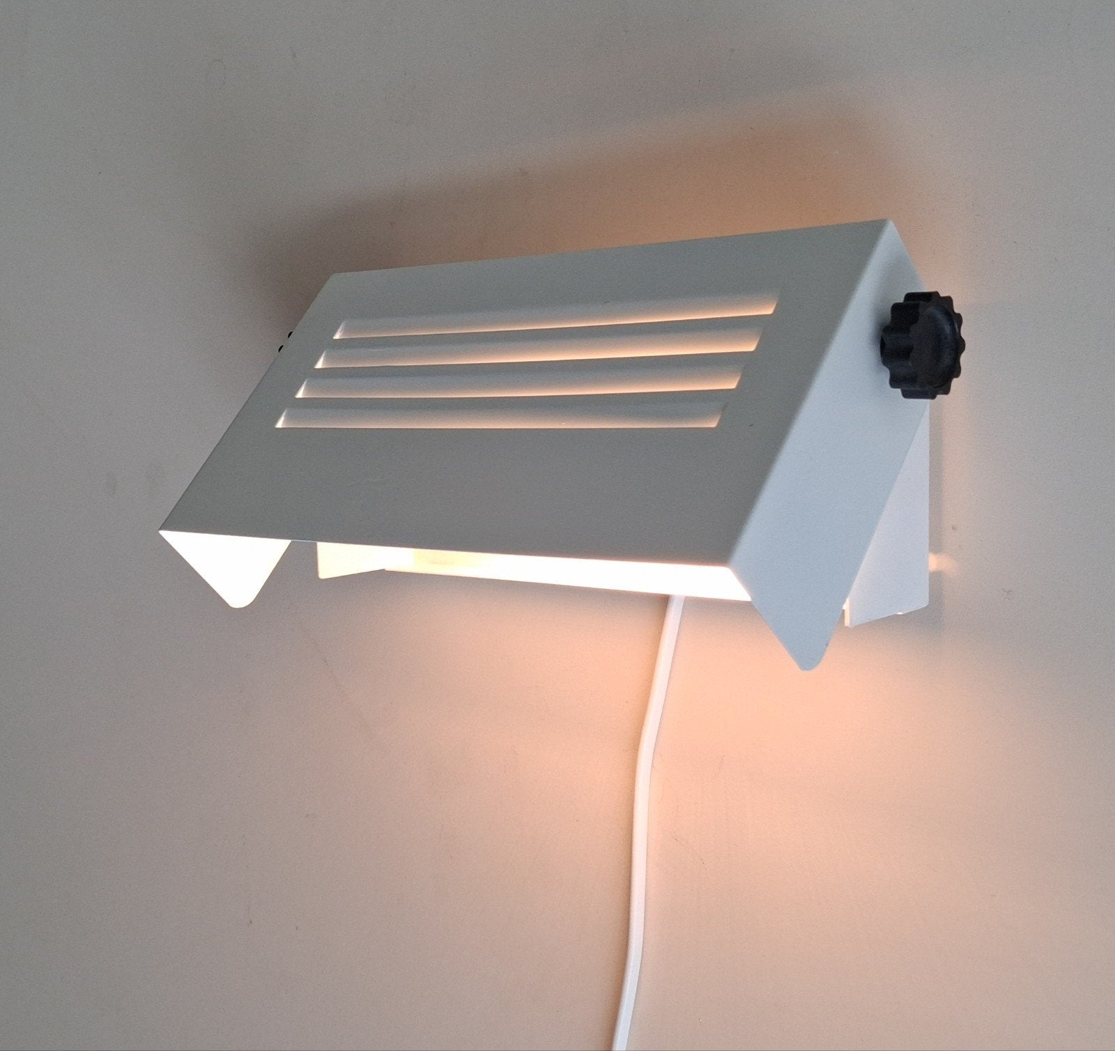 Minimalistisch vintage, jaren 70 wandlampje / bedlampje, wit, Gebruikt, Bedlamp, Met schakelaar, E14 (klein)