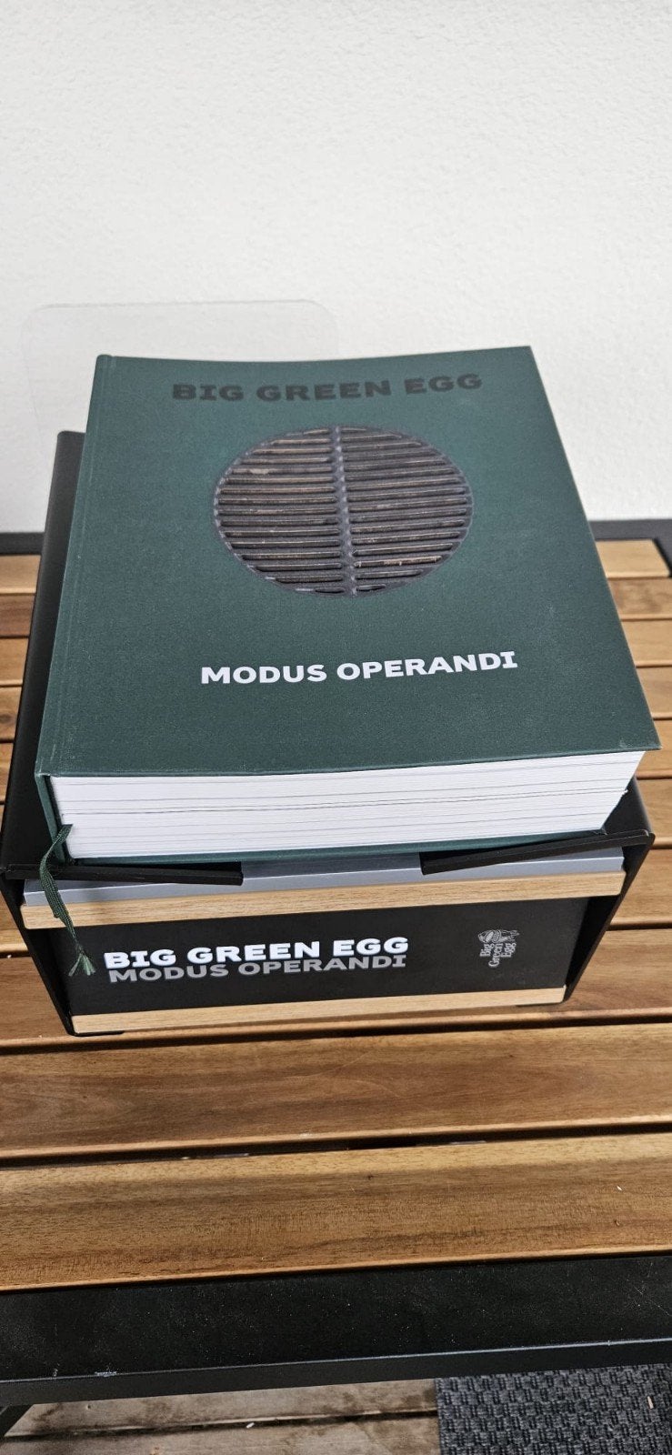 Big Green Egg Modus Operandi Kookboek met houder - nieuw!, Ophalen of Verzenden, Overige typen, Gezond koken, Overige gebieden