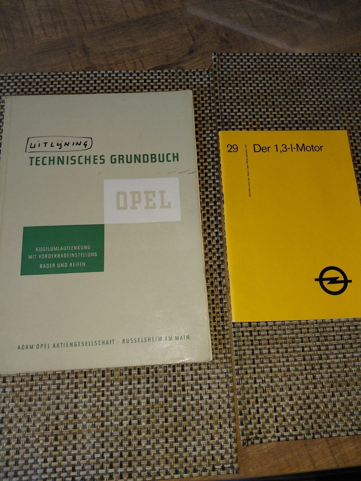 Oude Opel documentatie 1962 en 1981 Duitstalig, Ophalen of Verzenden