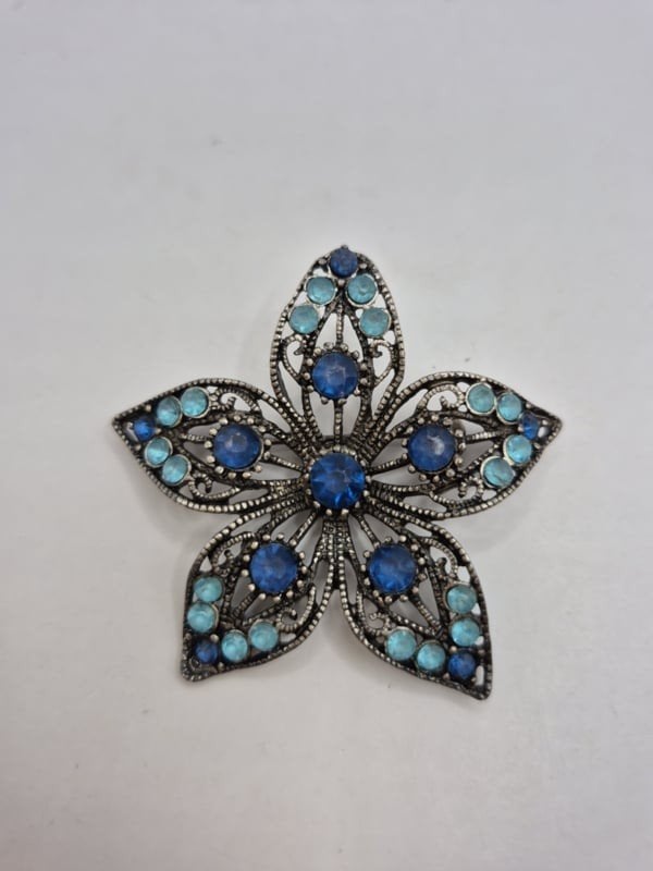Vintage broche met blauwe steentjes, Overige materialen, Gebruikt, Blauw, .