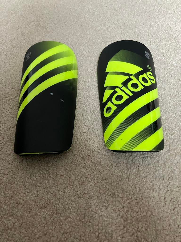 Adidas Scheenbeschermers - Zwart/Neon Geel, Ophalen of Verzenden, Zo goed als nieuw, Overige typen