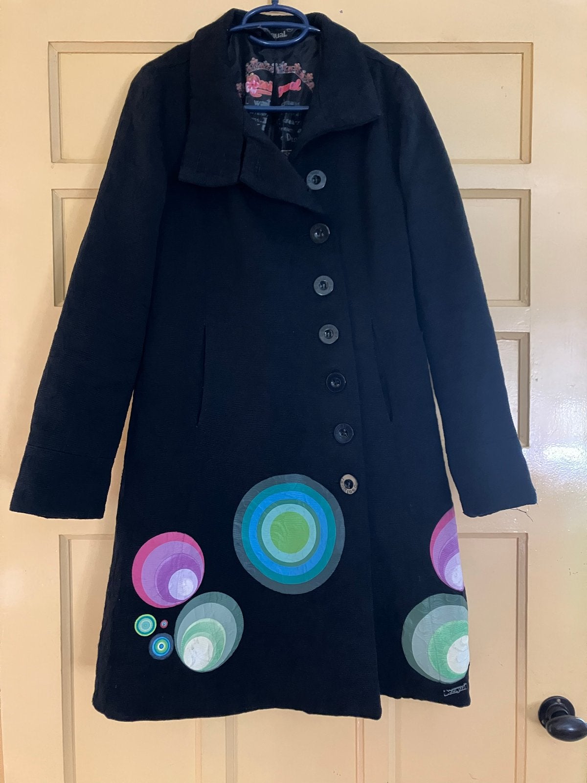 Desigual jas maat 42 (valt als 40) met vrolijke kleuren, Ophalen of Verzenden, Zo goed als nieuw, Maat 38/40 (M), Zwart