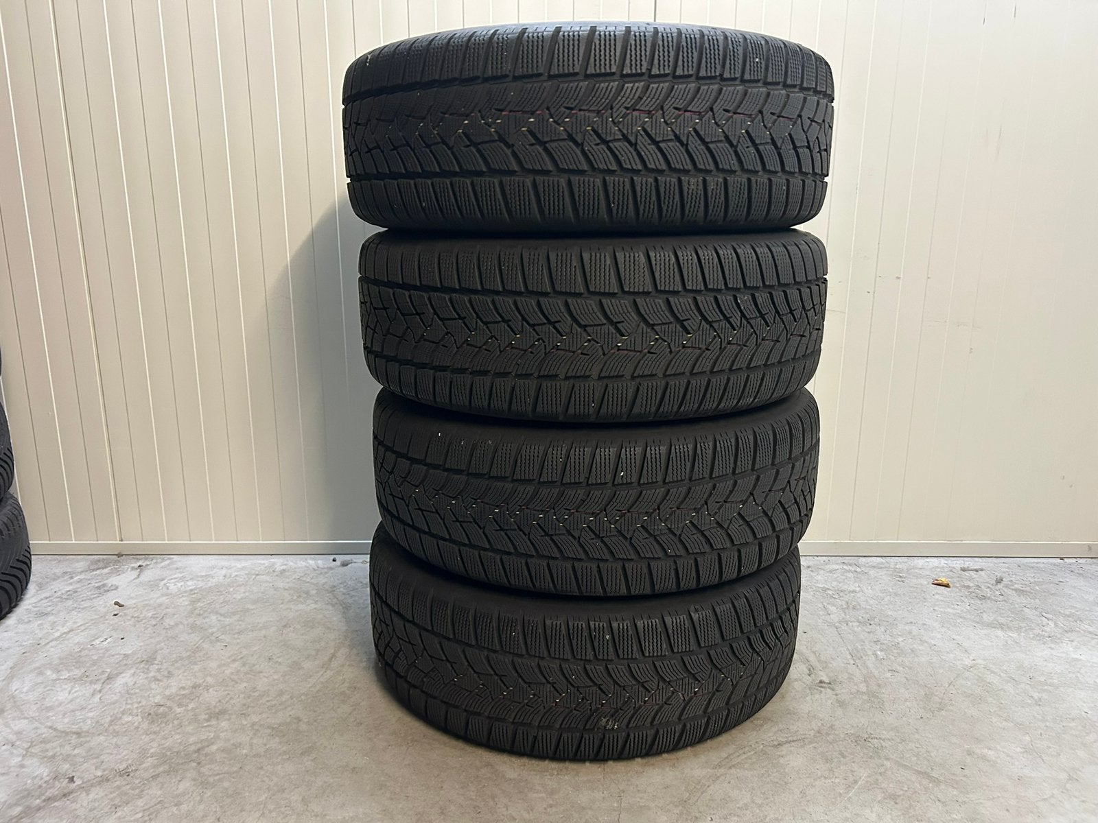Originele Volvo XC60 19 inch 5x108 Dunlop 2021 winterset, Auto-onderdelen, Gebruikt, Banden en Velgen, Winterbanden, 235 mm