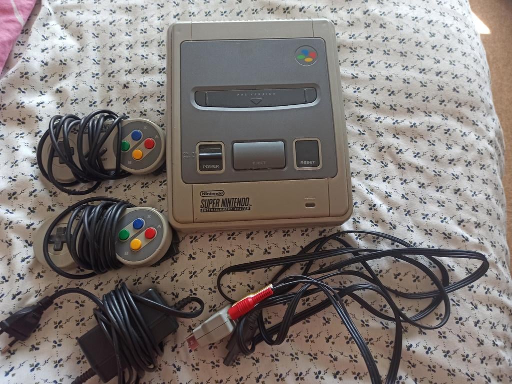 Super Nintendo compleet met consoles en 2 games, Spelcomputers en Games, Spelcomputers | Nintendo Super NES, Ophalen, Gebruikt