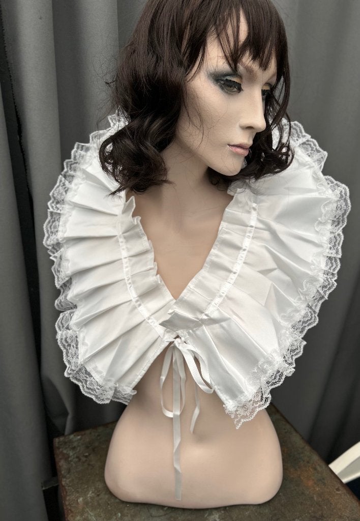 Opstaand “Victoriaanse look” witte kraag kant, lint sluiting, Ophalen of Verzenden
