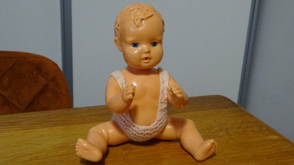 Oud Poppetje Van Plastic., Verzamelen, Poppen, Ophalen of Verzenden, Gebruikt, Pop