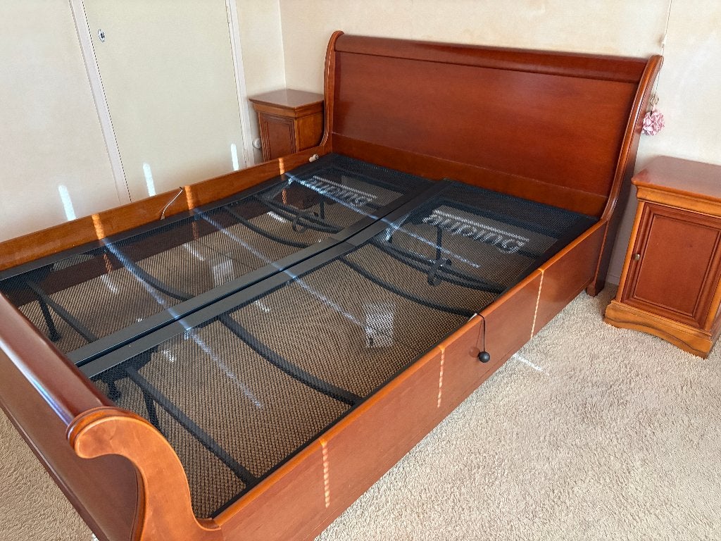 TE KOOP: AUPING BED MET HANDMATIG VERSTELBARE RUGLEUNING, Ophalen, Bruin, Tweepersoons, Traditioneel