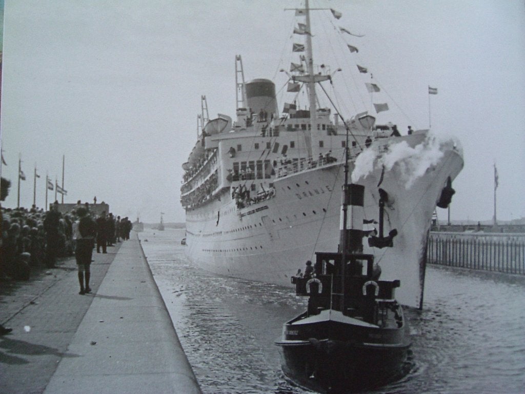 MS Oranje, koers gewijzigd., Verzamelen, Scheepvaart, Ophalen of Verzenden, Zo goed als nieuw, Motorboot, Boek of Tijdschrift