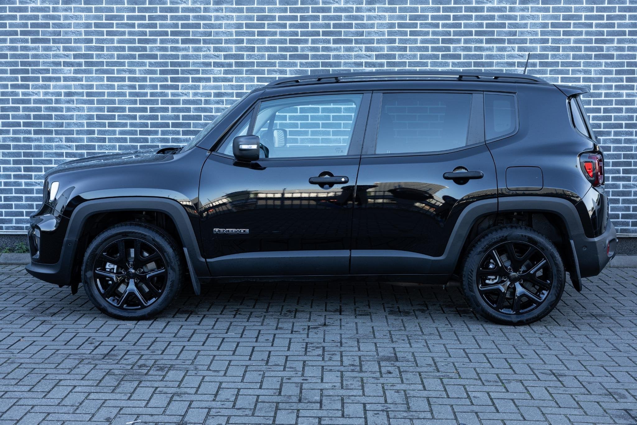 Jeep Renegade 4xe 190 Plug-in Hybrid Electric Summit | Trekh, Auto's, Stof, Zwart, Plug-in hybride, Bedrijf