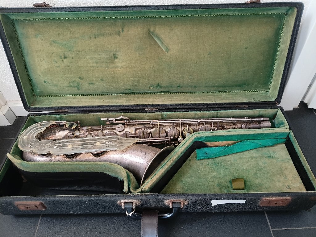 Toneking Tenorsax uit 1953, Muziek en Instrumenten, Ophalen of Verzenden, Gebruikt, Tenor, Met koffer