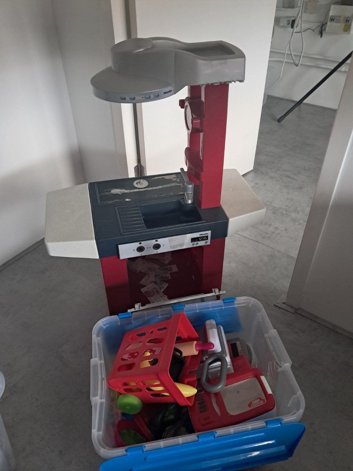 Miele speelkeuken met accessoires, Ophalen, Gebruikt, Kunststof, Speelkeuken