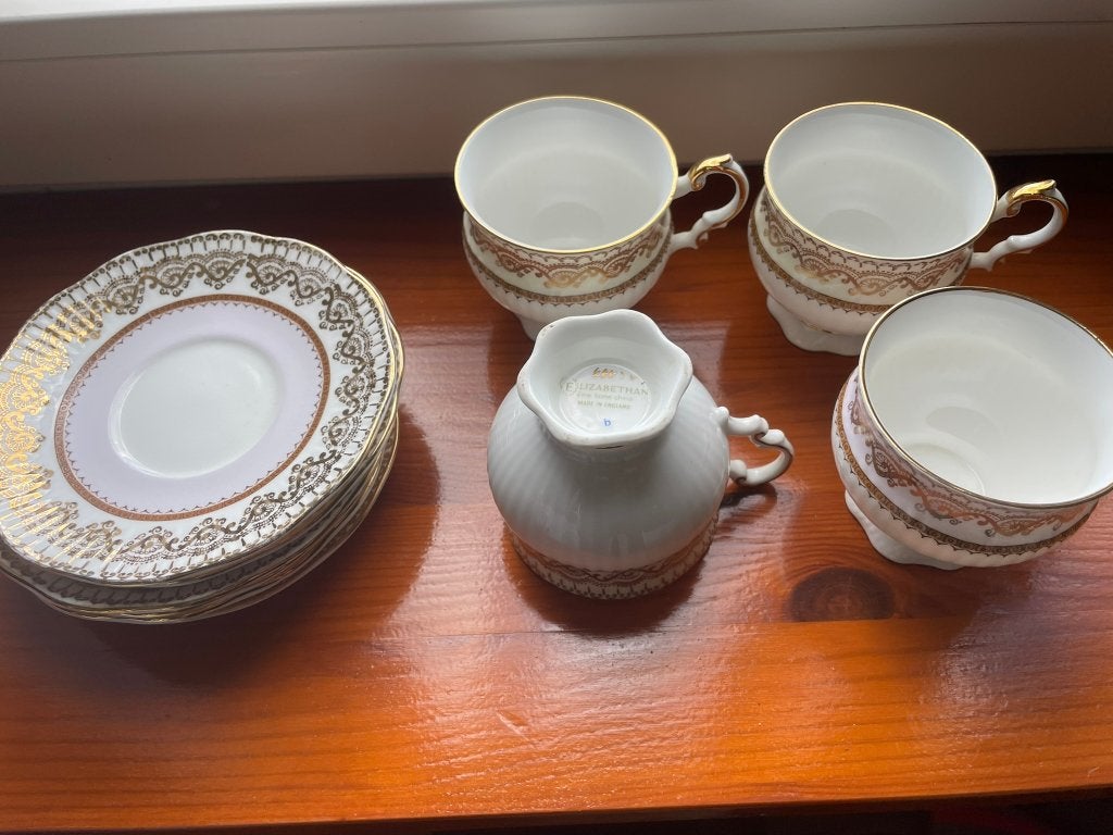 4 x kopjes met schotels Elizabethan Staffordshire, Ophalen