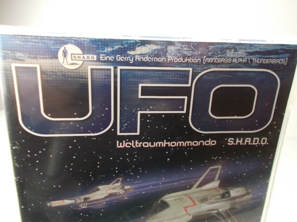 2005 DVD BOX (4 DISC'S) TV SERIE SHADO "U.F.O." I.z.g.st., Alle leeftijden, Science Fiction en Fantasy, Import, Ophalen of Verzenden