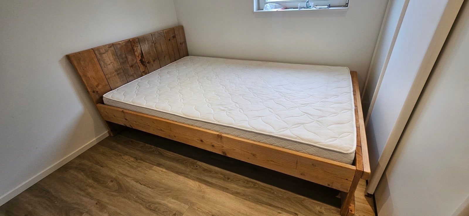 Steigerhouten twijfelaar bed, extra lange matras 220cm, Ophalen, Gebruikt, Steigerhout, 140 cm