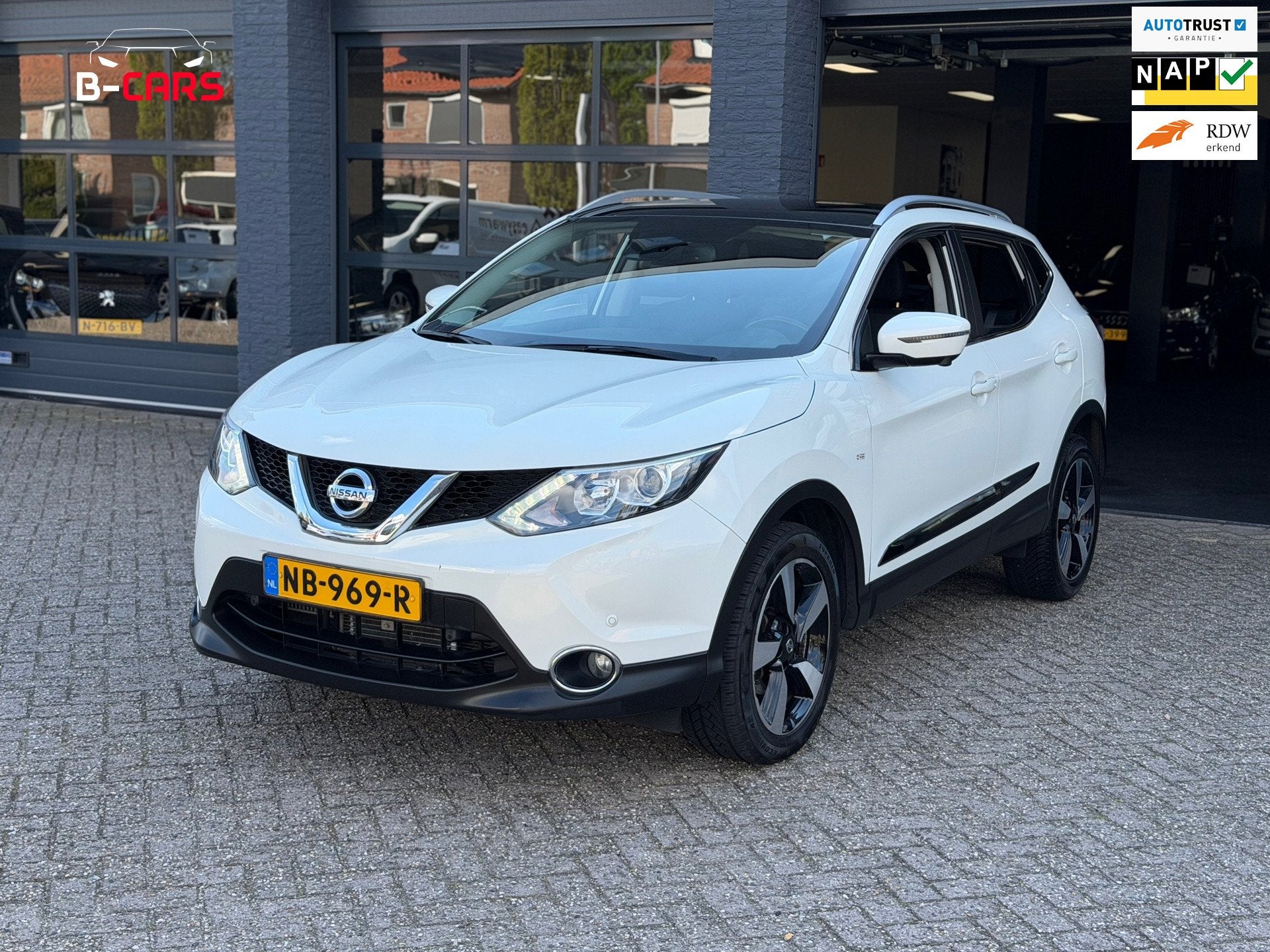 Nissan Qashqai 1.2 Pano|Autom|Nap|360*Camera|Trekhaak, Auto's, Gebruikt, 4 cilinders, Parkeersensor, 116 pk