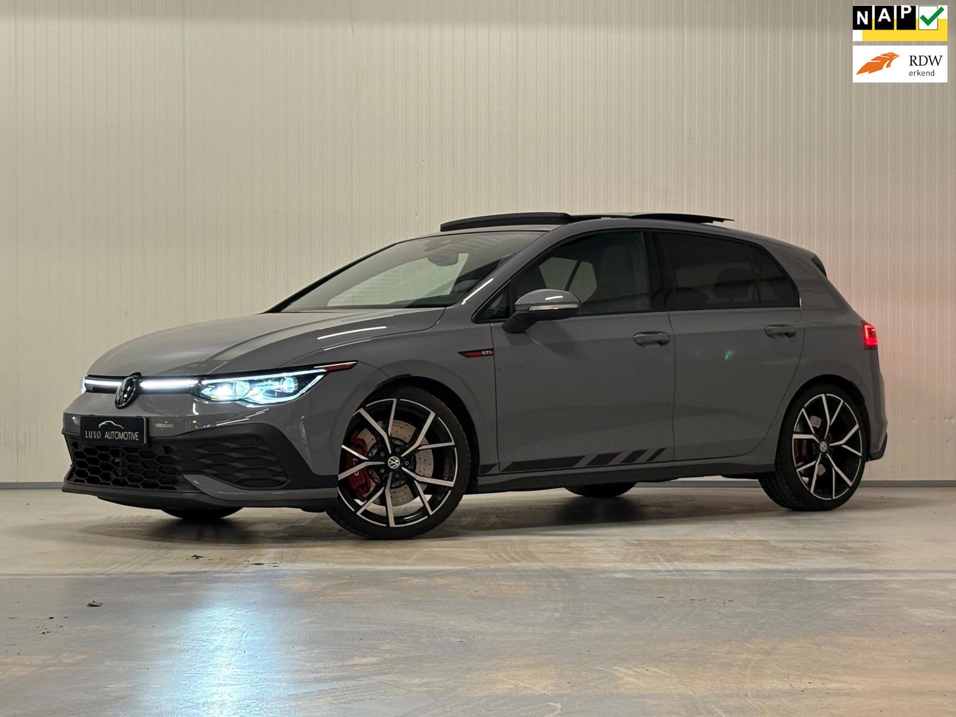 Volkswagen Golf 2.0 TSI GTI CLUBSPORT | PANO | IQ LIGHTS | A, Auto's, Gebruikt, Euro 6, 4 cilinders, 1984 cc