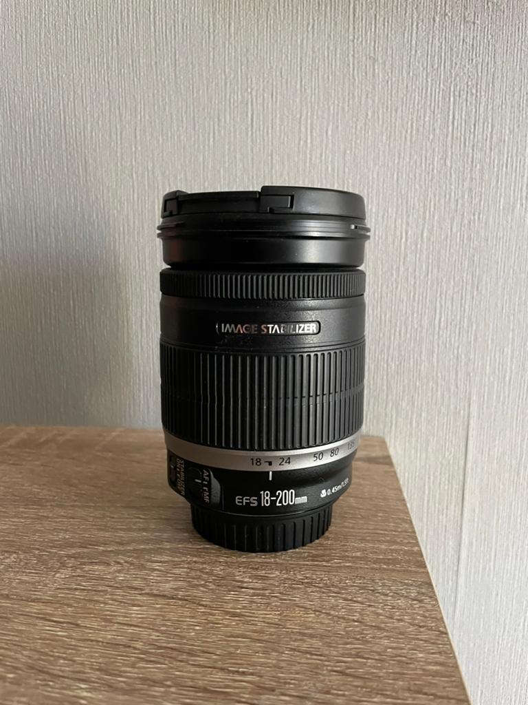 Canon EF-S 18-200mm IS lens (ALS NIEUW + GARANTIE), Ophalen, Zo goed als nieuw, Standaardlens, Zoom