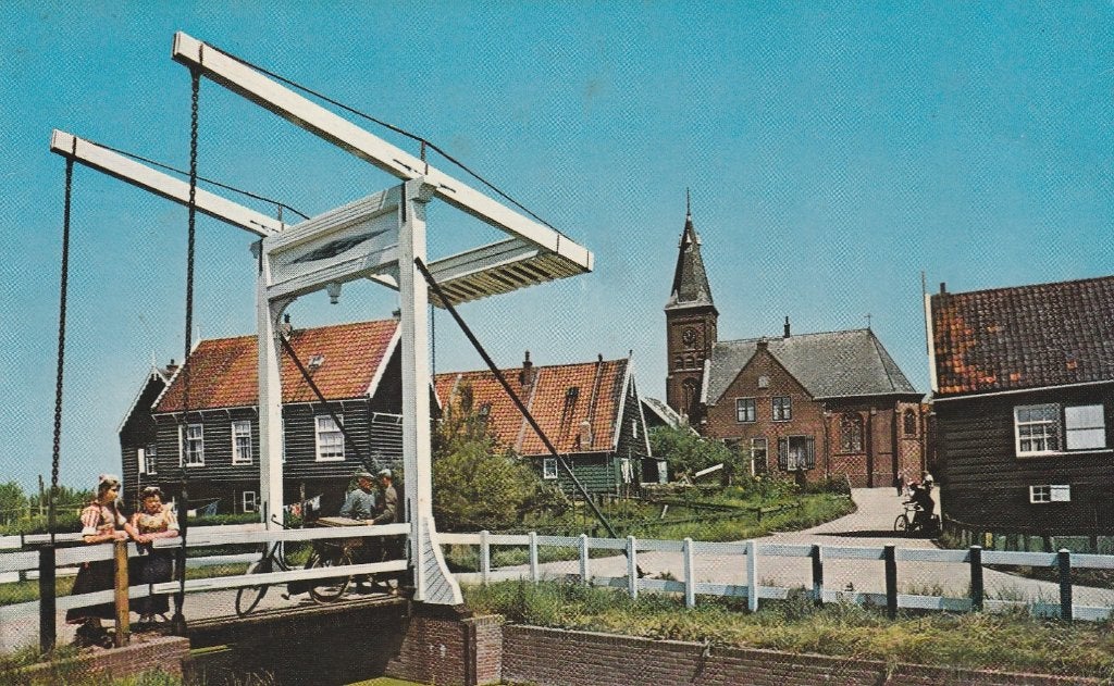 MARKEN Brug Kerk Klederdracht kl.f., Verzenden, 1960 tot 1980, Gelopen, Noord-Holland