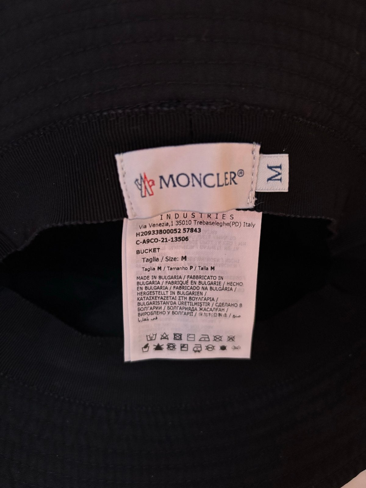 Moncler Bucket Hat - Tijdloos & Donkerblauw (Maat M), Kleding | Dames, Hoeden en Petten, Ophalen of Verzenden, Zo goed als nieuw