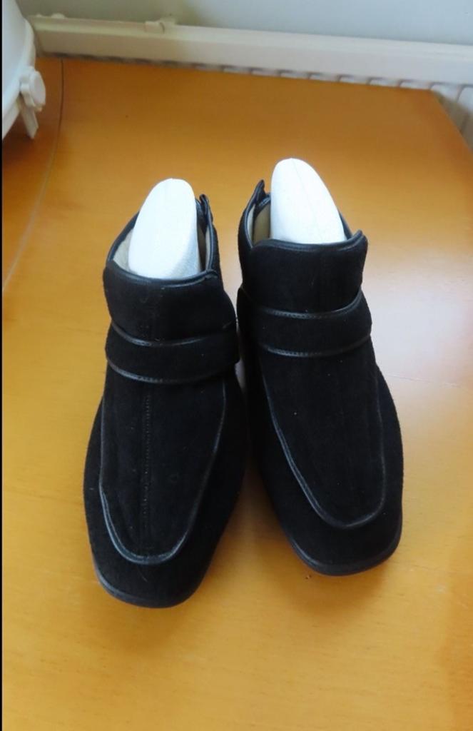 klittenband pantoffels, Ophalen of Verzenden, Instappers, Zwart, Onbekend