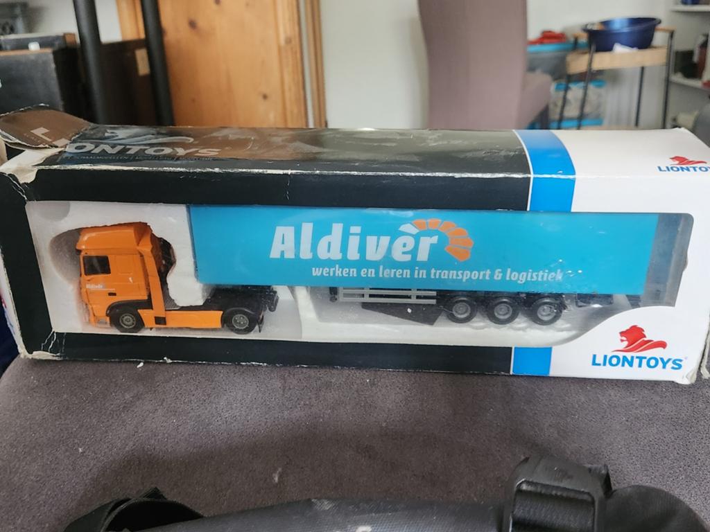 Liontoys Aldiver vrachtwagen met oplegger (mod 003049A), Ophalen of Verzenden, Zo goed als nieuw, Bus of Vrachtwagen