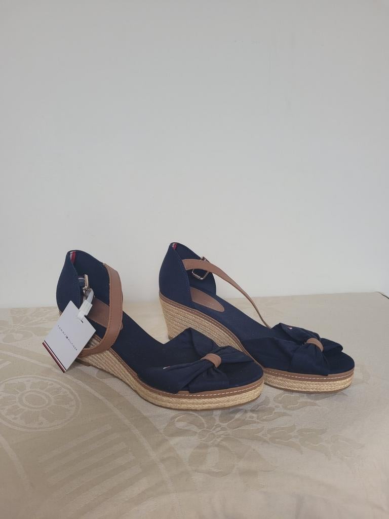Nieuwe Tommy Hilfiger espadrilles met sleehak, Kleding | Dames, Blauw, Nieuw, Ophalen of Verzenden, Espadrilles of Moccasins