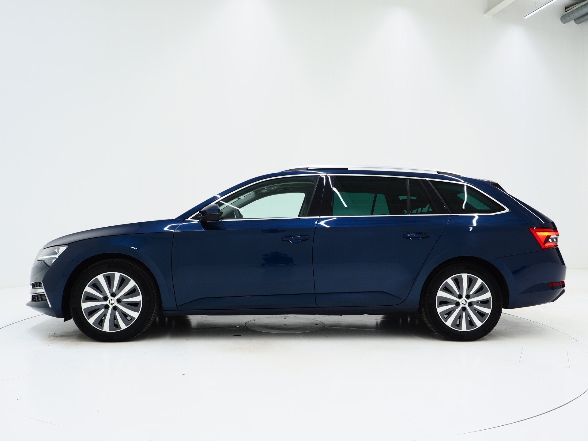 Skoda Superb Combi 1.4 TSI iV Style | Panoramadak | Leder |, Dealer onderhouden, Gebruikt, 4 cilinders, Blauw
