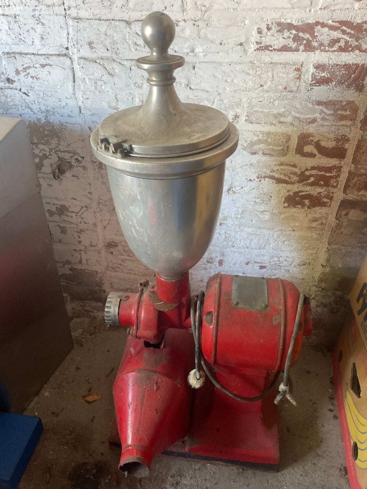 Vintage Koffiemolen - Rood met Aluminium Trechter, Ophalen of Verzenden