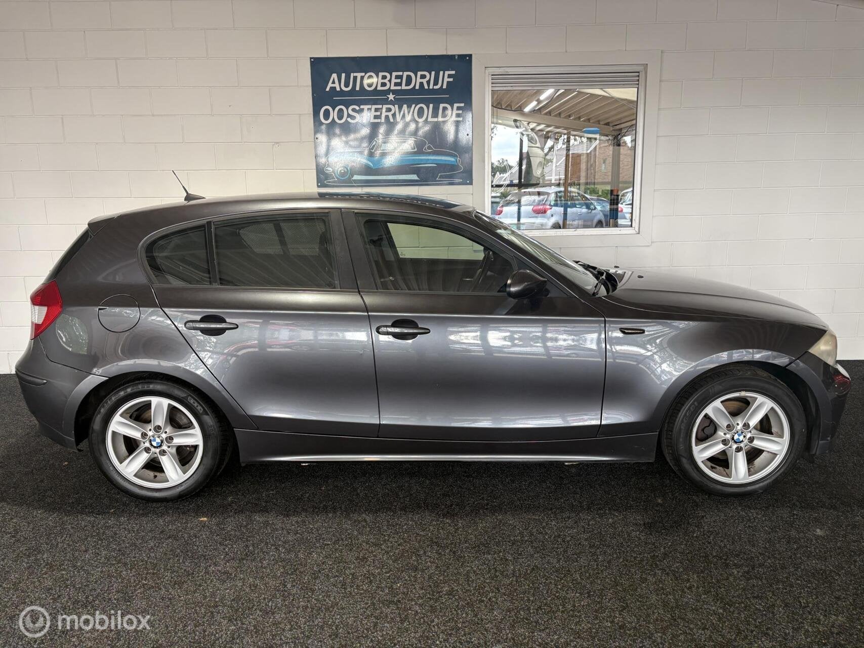BMW 1-serie 116i High Executive Apk - Compleet onderhouden!, Auto's, Gebruikt, Zwart, 4 cilinders, 635 kg
