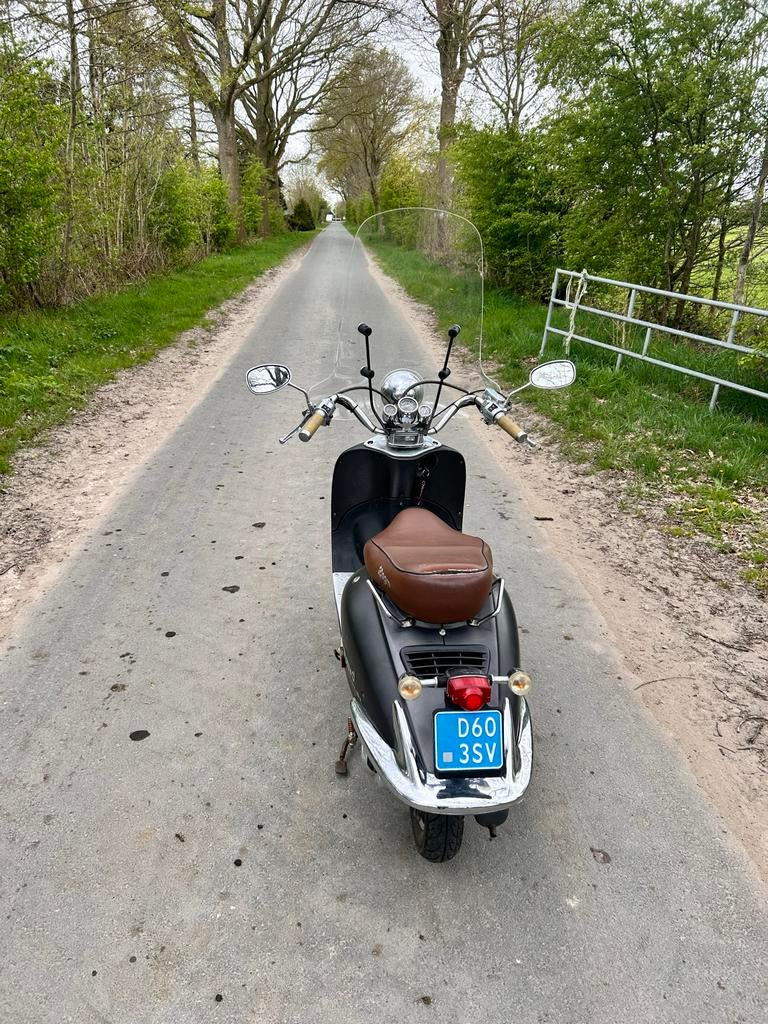 Te koop AGM Scooter, Fietsen en Brommers, Ophalen, Gebruikt, Benzine, Overige merken
