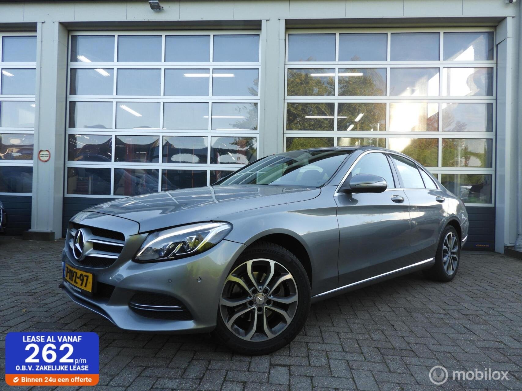 Mercedes C-klasse 180 Ambition , Schuifdak , Xenon , Camera, Automaat, Euro 6, Leder en Stof, Bedrijf