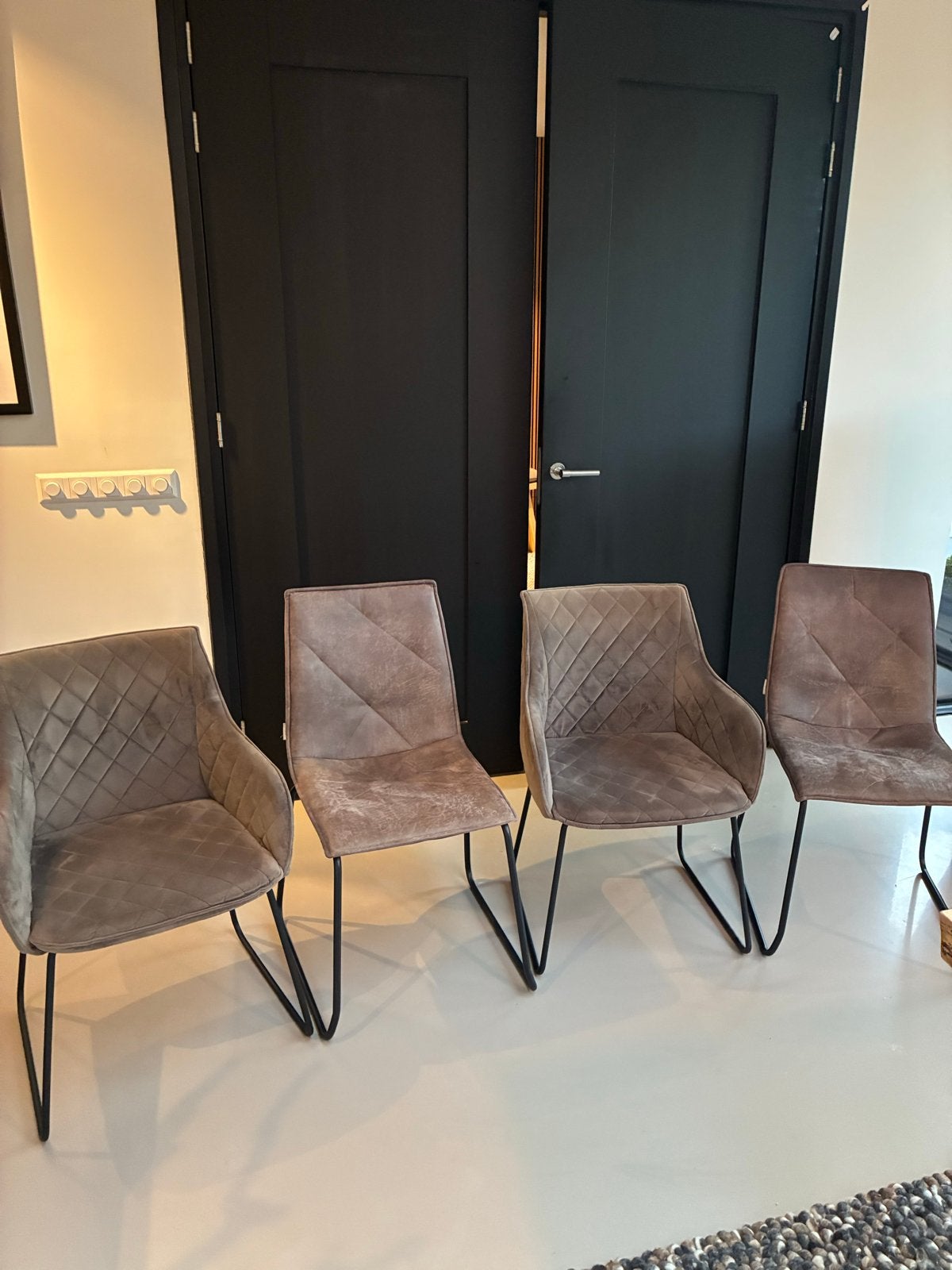 4 eetkamerstoelen Rivièra Maison mauve/taupe, Huis en Inrichting, Ophalen, Gebruikt, Bruin, Vier