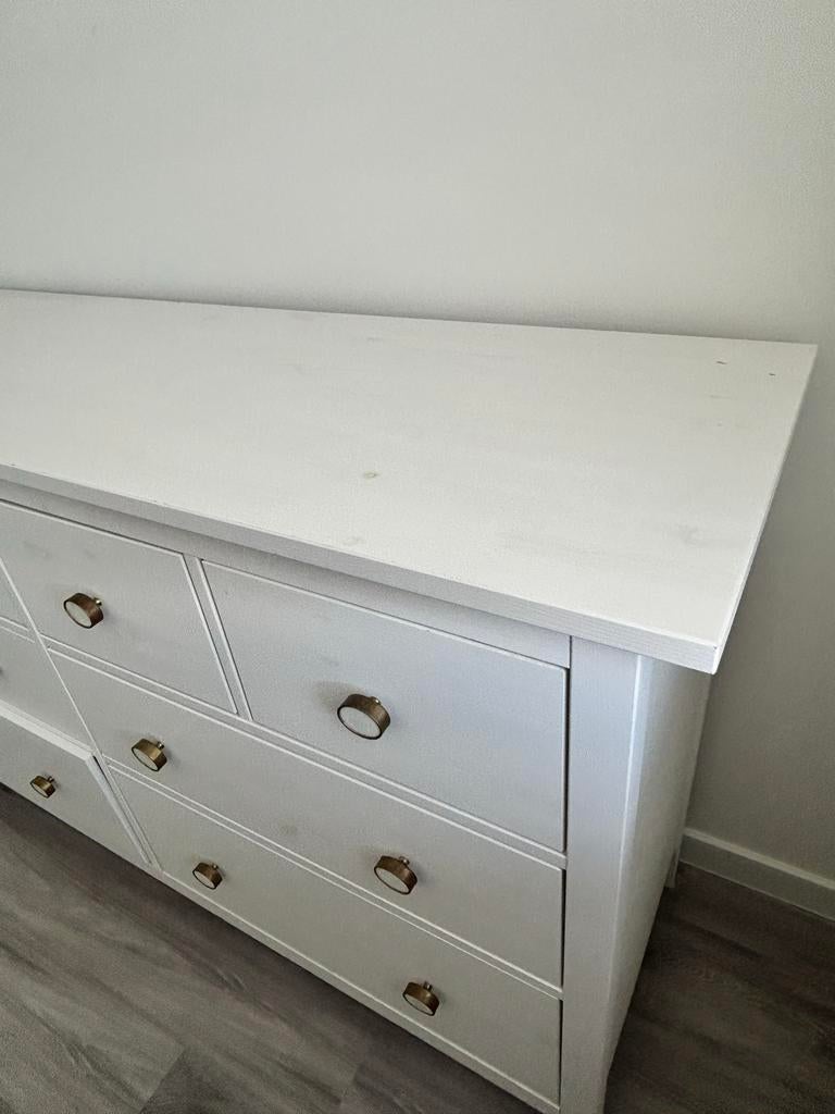 Witte ladekast (commode) met 8 lades - Ruime opbergruimte, Kinderen en Baby's, Kinderkamer | Commodes en Kasten, Ophalen, Gebruikt