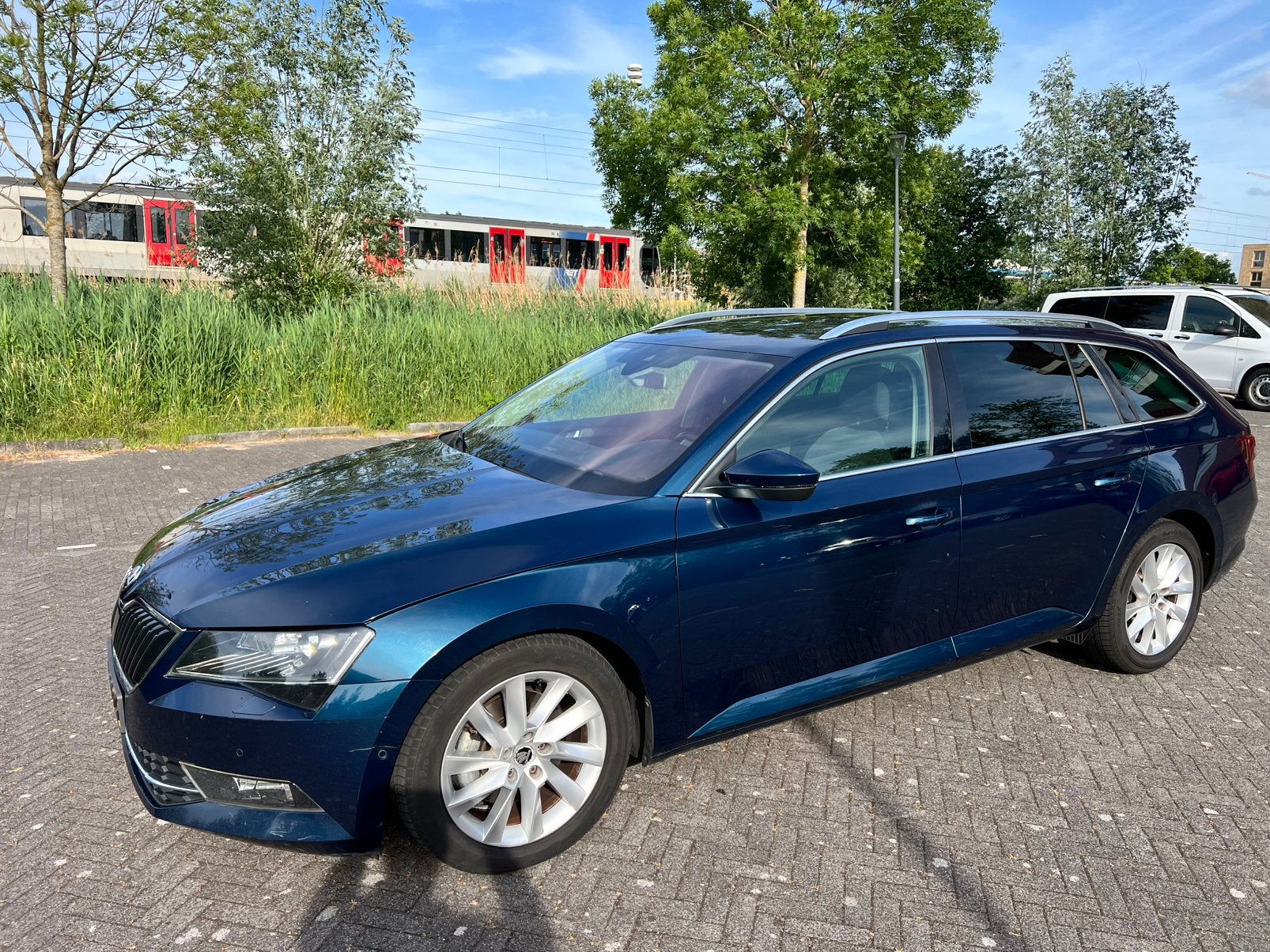 Skoda Superb 1.6TDI 88KW Combi Dsg-7 2016 Blauw, Auto's, 4 cilinders, Blauw, Origineel Nederlands, Diesel