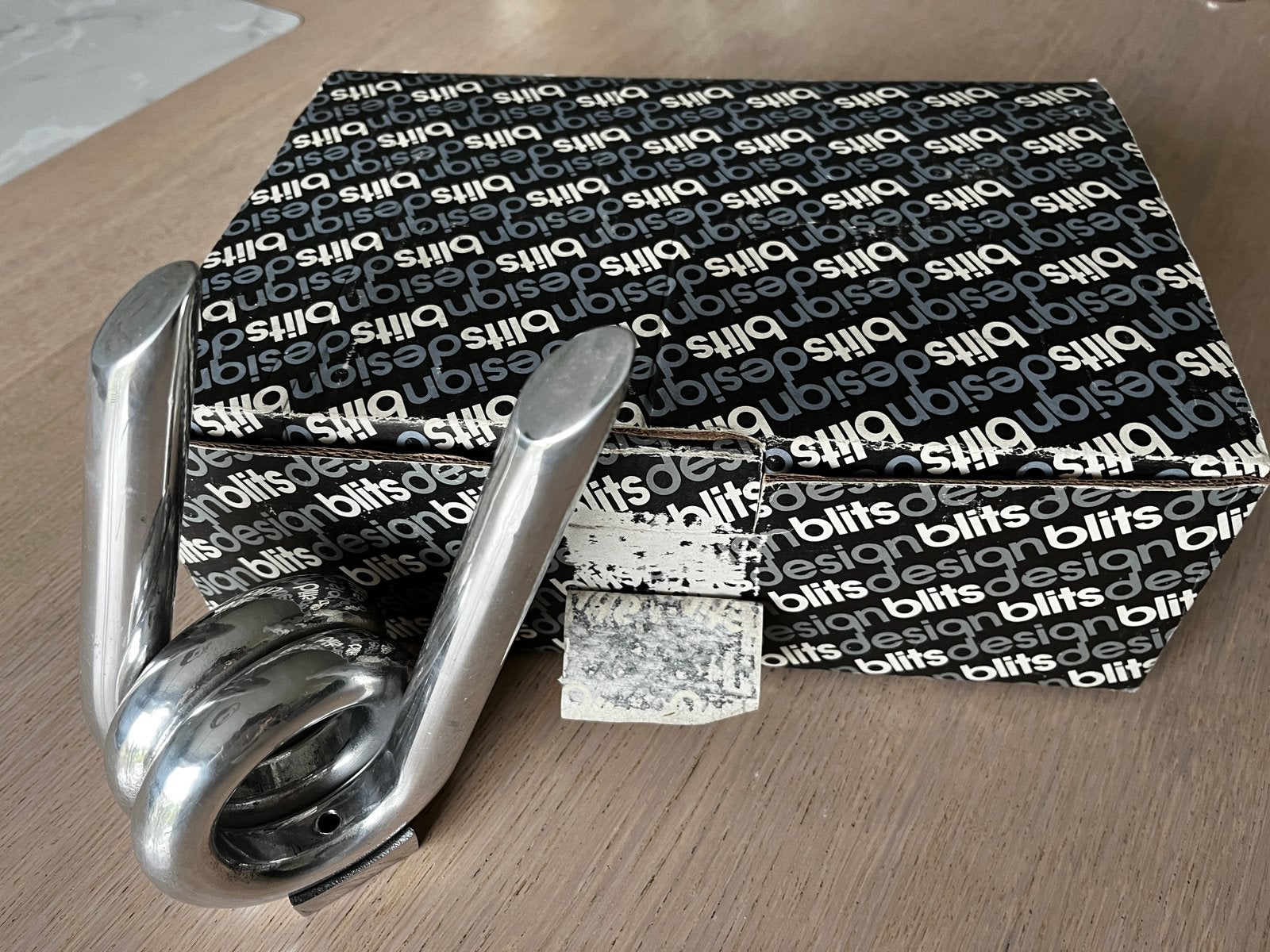 Kapstokhaak, prikkeldraad, studio frederik Roije,, Ophalen of Verzenden, Nieuw, Overige materialen, Klink of Kruk