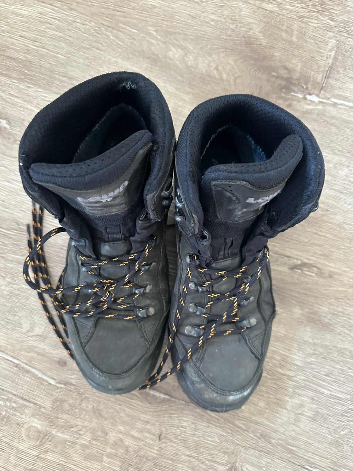Wandelschoenen, dames merk Lowa ( nog 3 paar te koop), Ophalen, Gebruikt, Schoenen